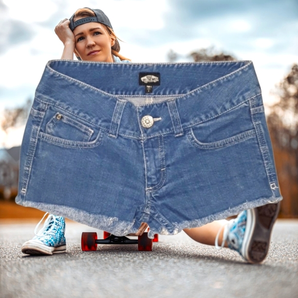 🛹Vans Off The Wall Mini Jean Shorts. Women's Size: 5/6 - Picture 1 of 6